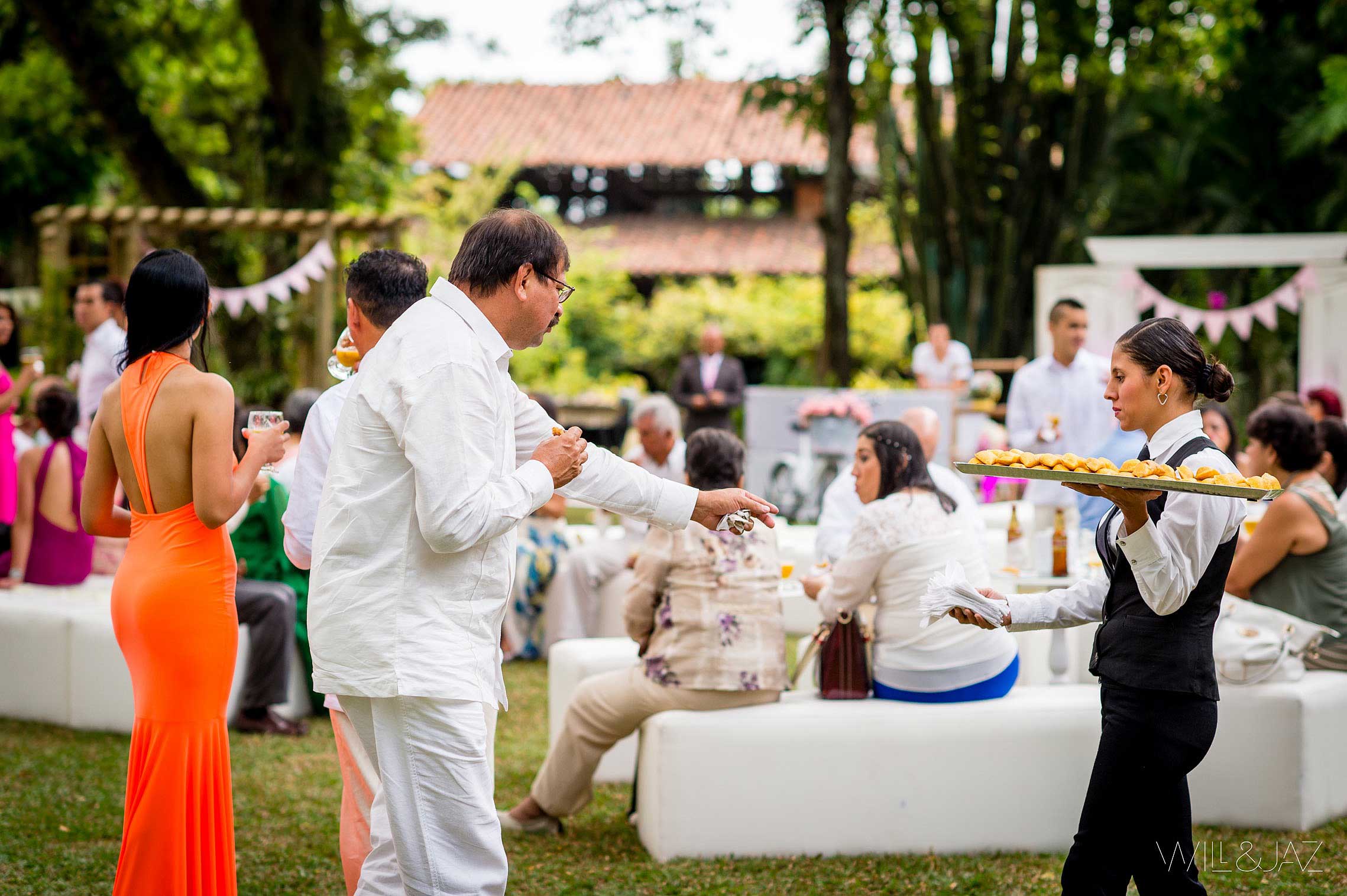 Will & Jaz - willyjaz.com - Bodas - Matrimonios - Wedding - Carolina & Jonathan - Entremanteles - Orquideorama - Iglesia La Merced-15