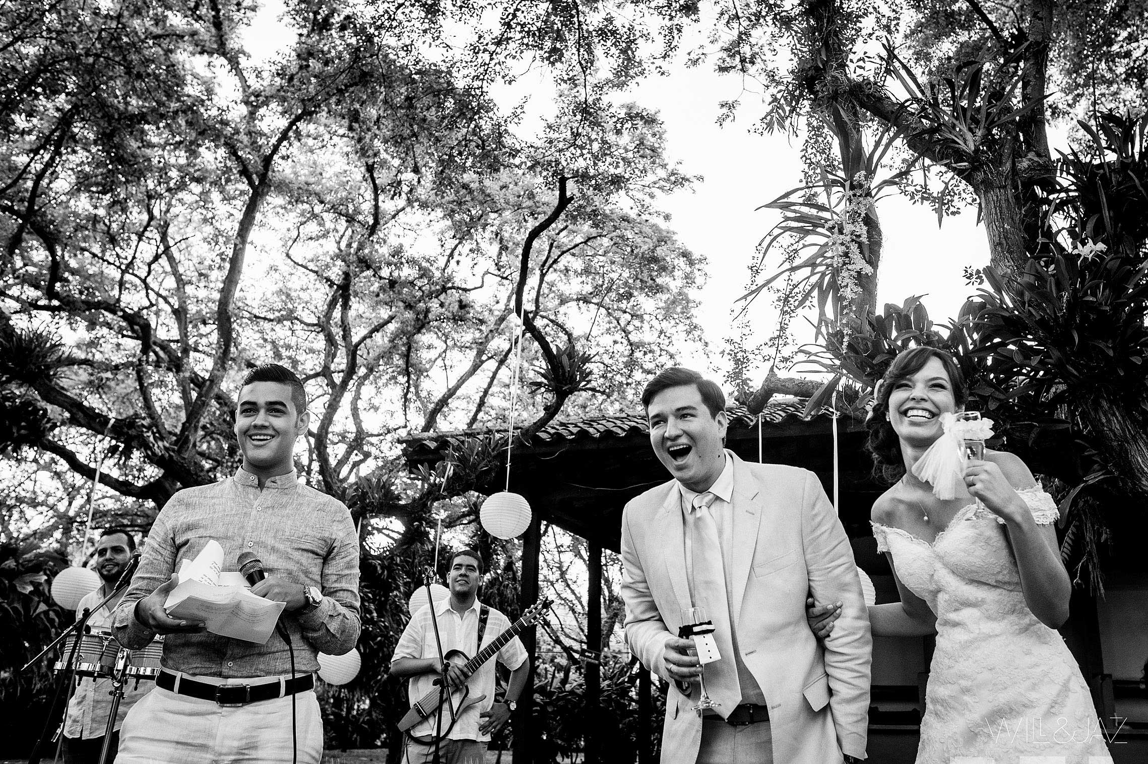 Will & Jaz - willyjaz.com - Bodas - Matrimonios - Wedding - Carolina & Jonathan - Entremanteles - Orquideorama - Iglesia La Merced-28