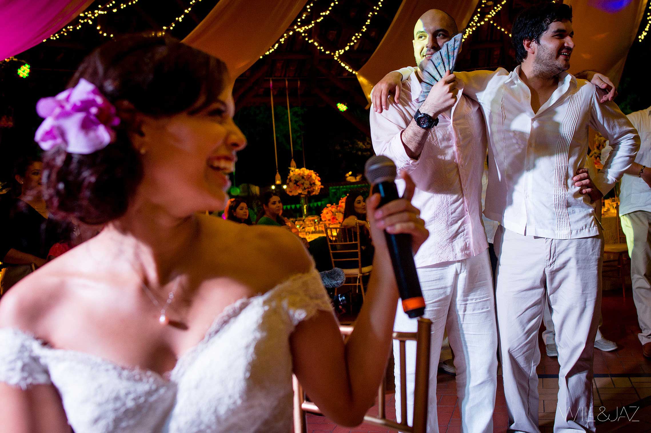 Will & Jaz - willyjaz.com - Bodas - Matrimonios - Wedding - Carolina & Jonathan - Entremanteles - Orquideorama - Iglesia La Merced-36