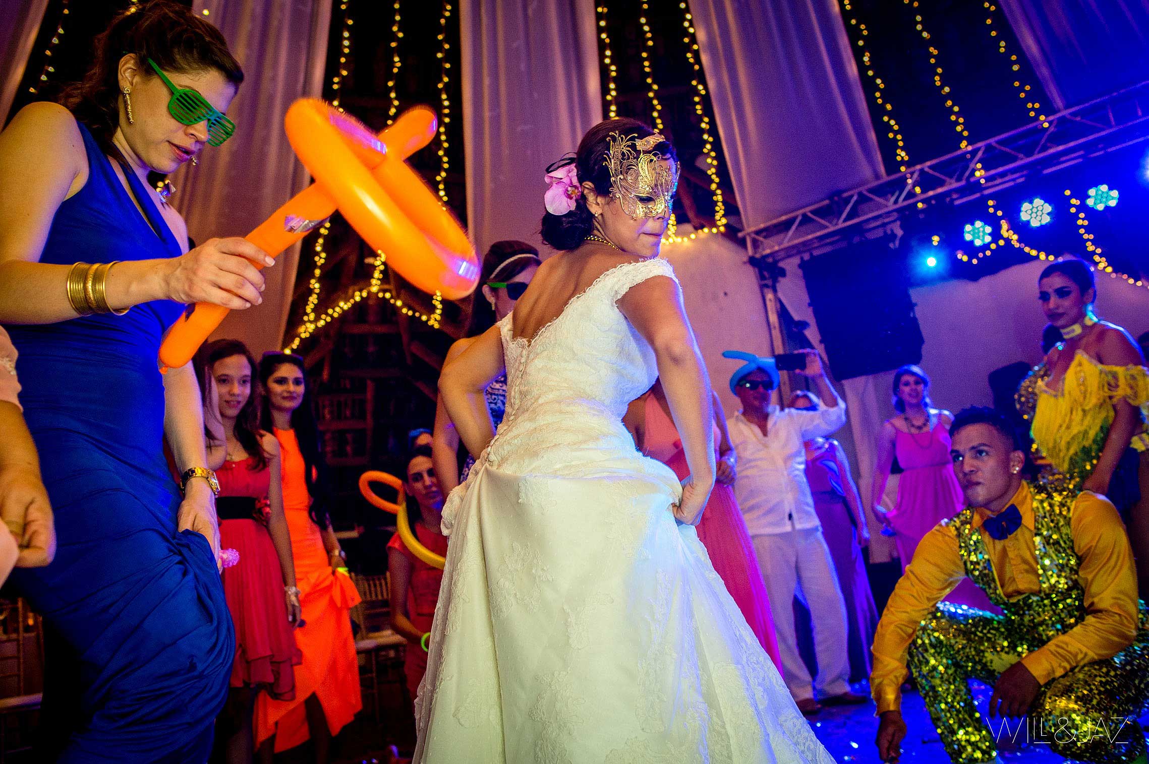 Will & Jaz - willyjaz.com - Bodas - Matrimonios - Wedding - Carolina & Jonathan - Entremanteles - Orquideorama - Iglesia La Merced-41