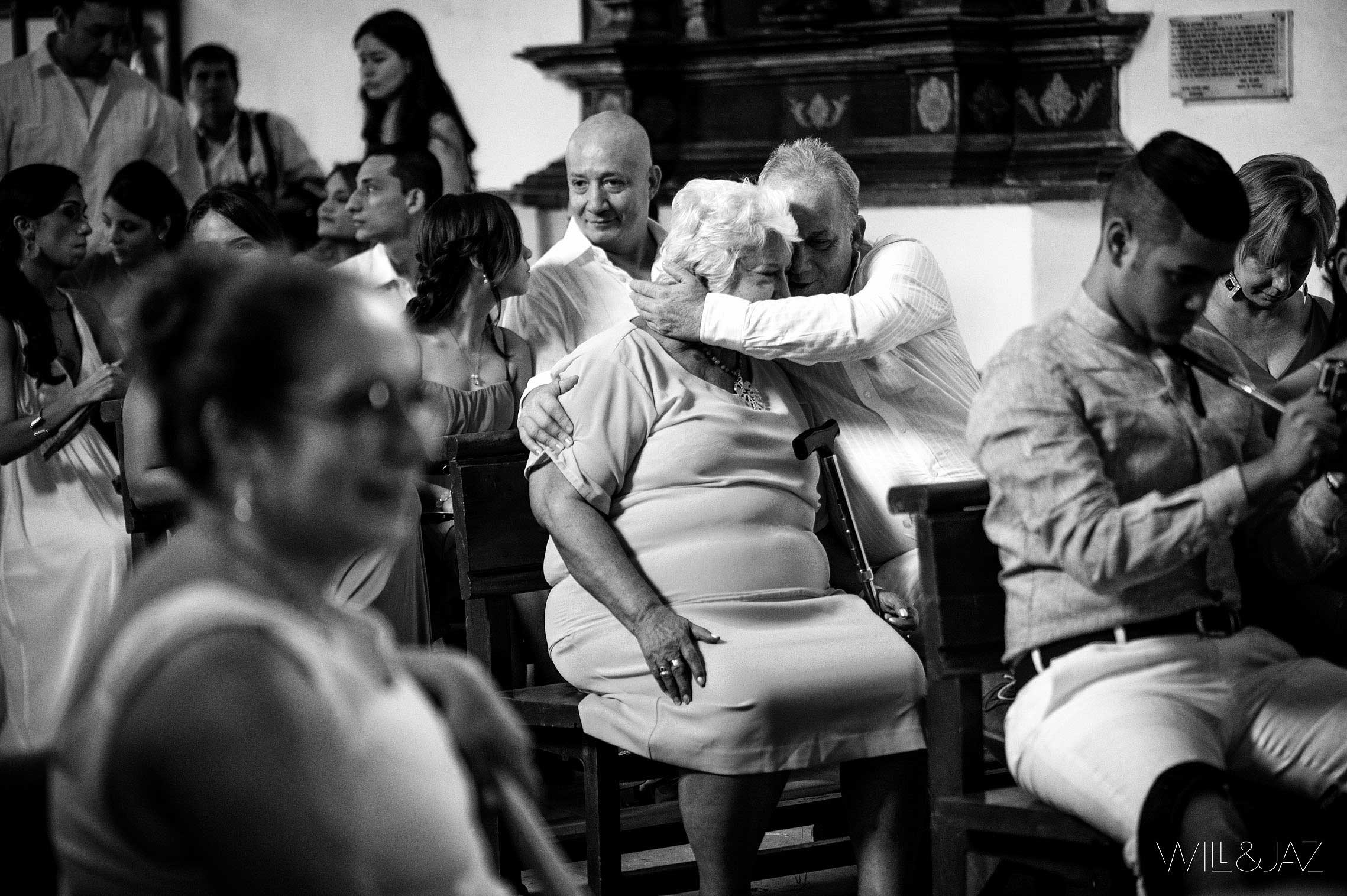 Will & Jaz - willyjaz.com - Bodas - Matrimonios - Wedding - Carolina & Jonathan - Entremanteles - Orquideorama - Iglesia La Merced-46